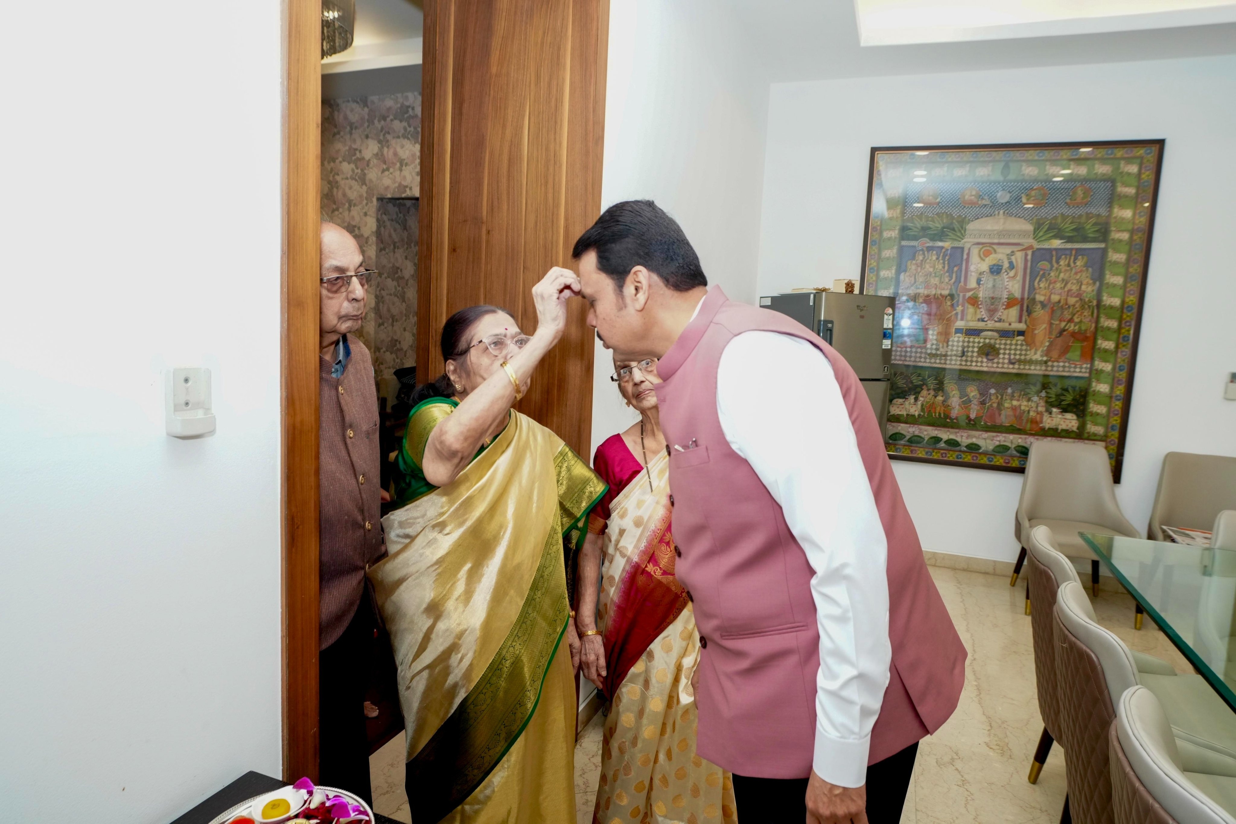 मां का लिया आशीर्वाद